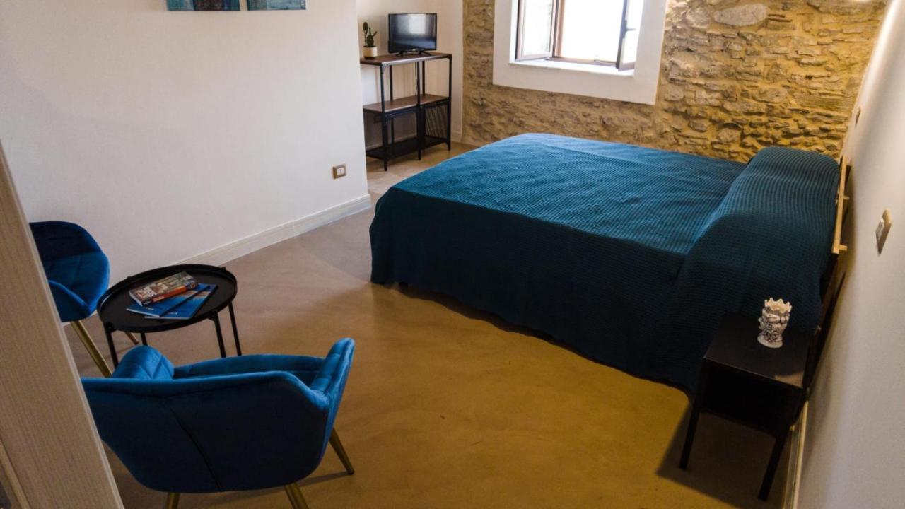 111 Apartments & Rooms Patti Luaran gambar