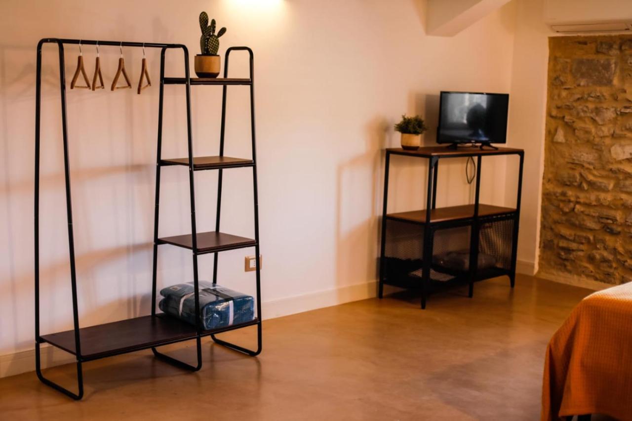 111 Apartments & Rooms Patti Luaran gambar