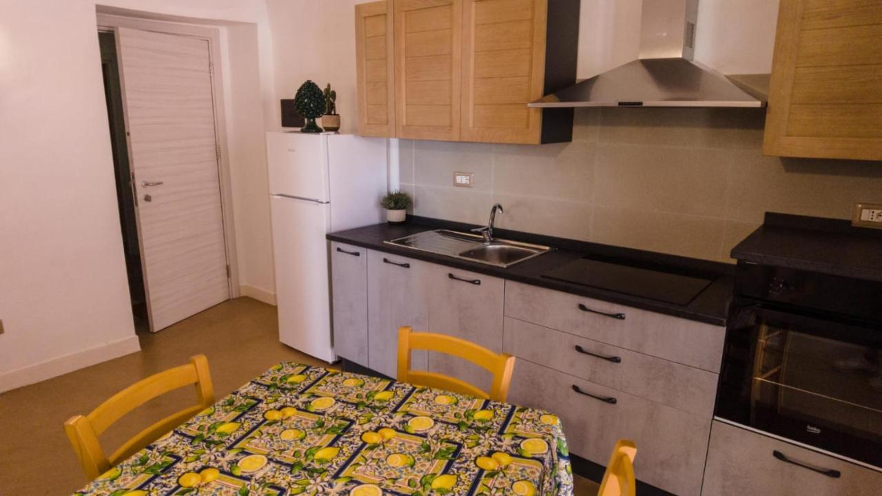 111 Apartments & Rooms Patti Luaran gambar