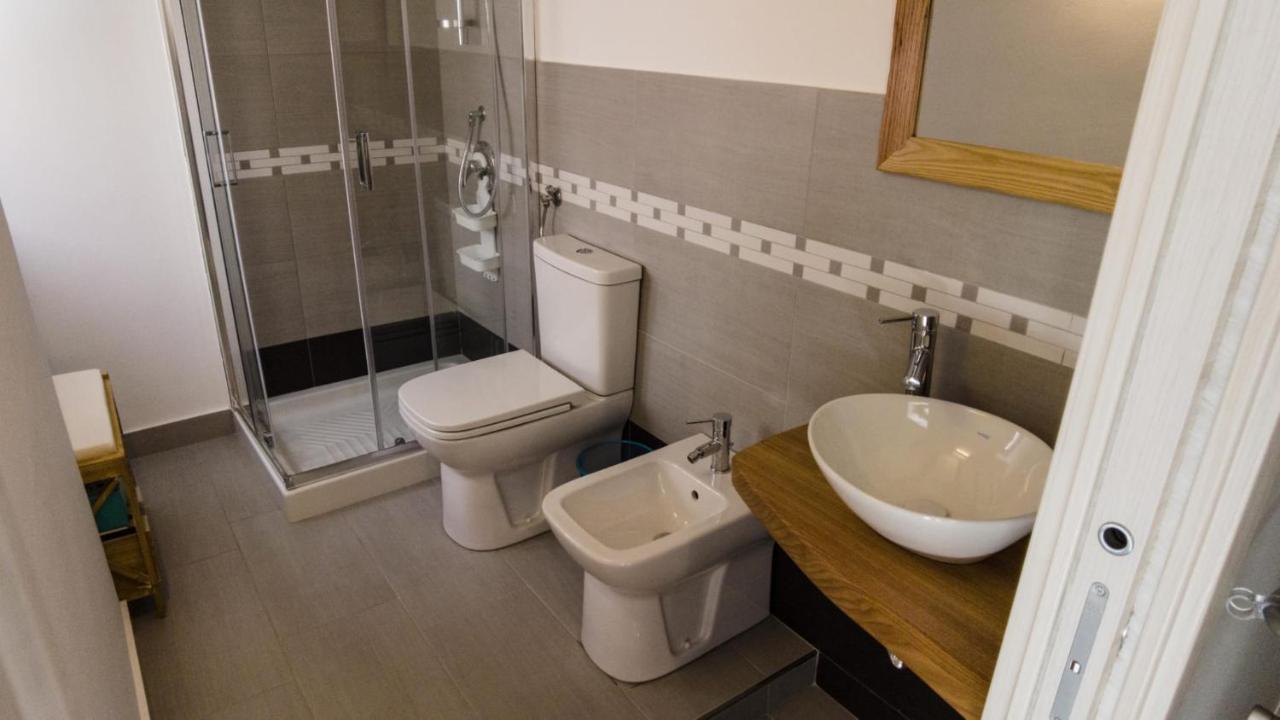 111 Apartments & Rooms Patti Luaran gambar