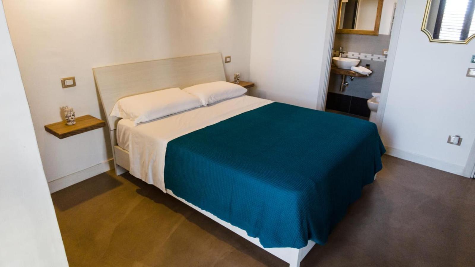 111 Apartments & Rooms Patti Luaran gambar