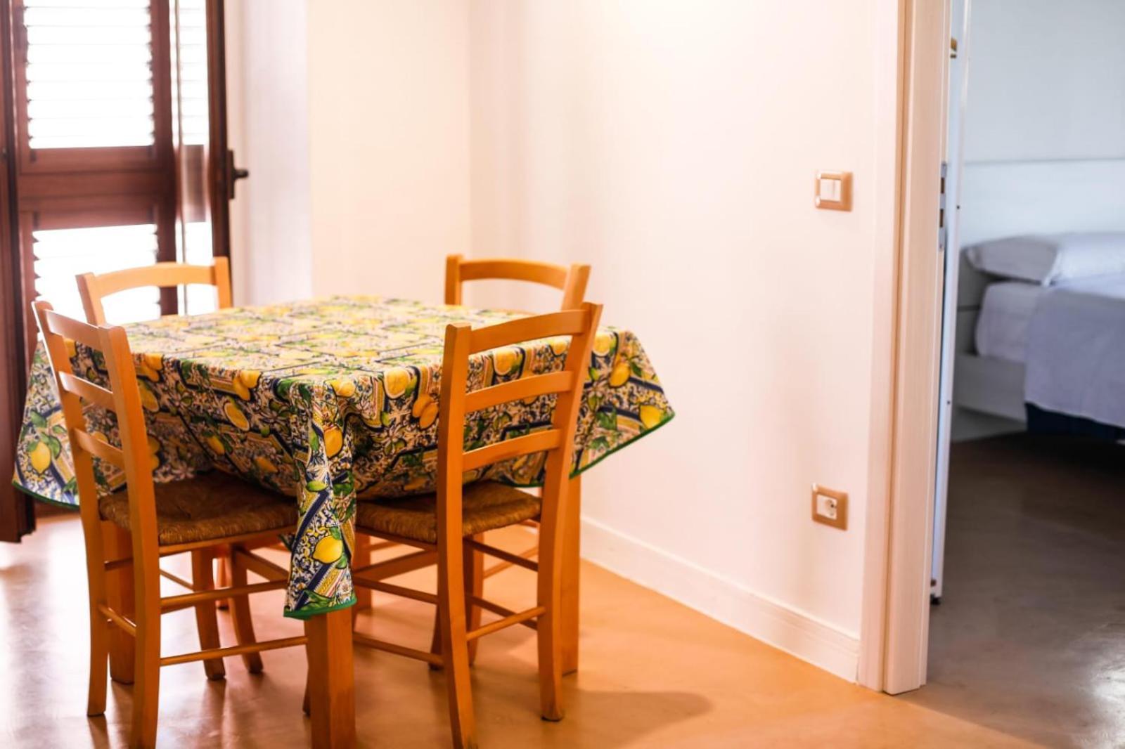 111 Apartments & Rooms Patti Luaran gambar