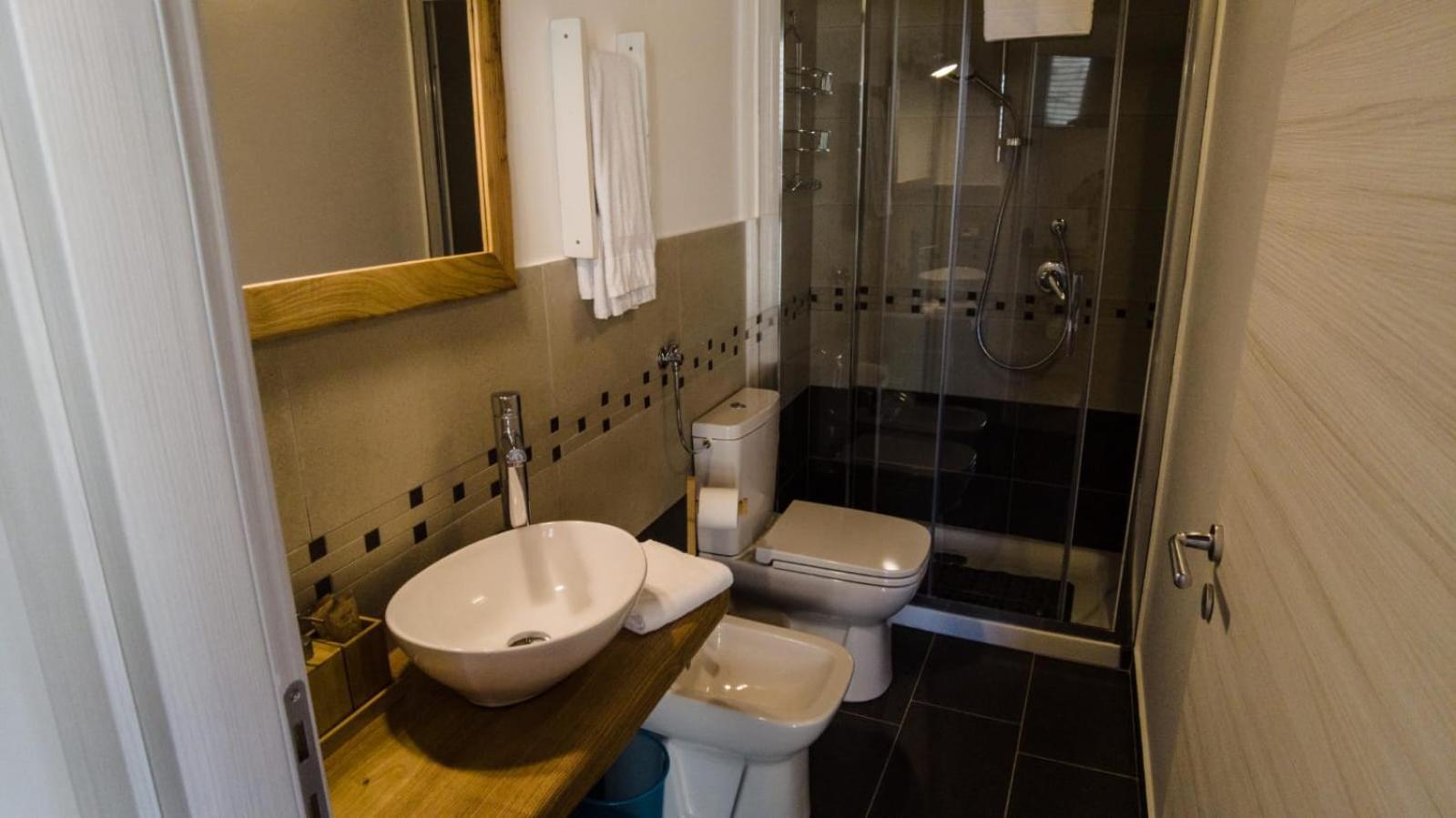 111 Apartments & Rooms Patti Luaran gambar